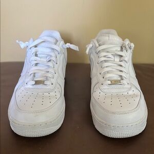 Nike Kyrie Low Leather Sneakers - No Box